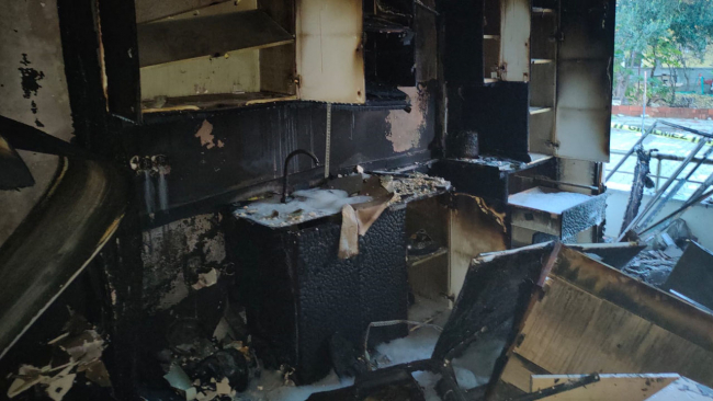 Muğla'da yanan apartmanda mahsur kalan 15 kişi kurtarıldı